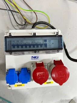 Zásuvková skříň nástěnná jištěná s chráničem