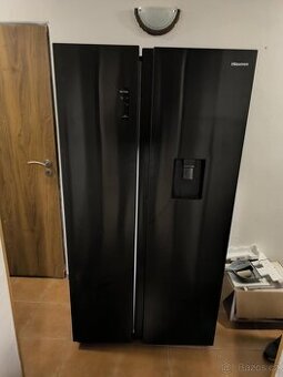 Americká lednice Hisense