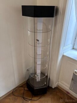Vitrina z plexiskla