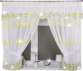 Komplet na okno s vyšitými květy 400 x 150 cm