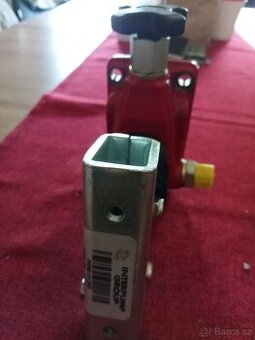 Prodám ruční hydraulickou pumpu na olej