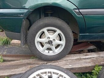 Komplet kola Hornet a celoroční pneu