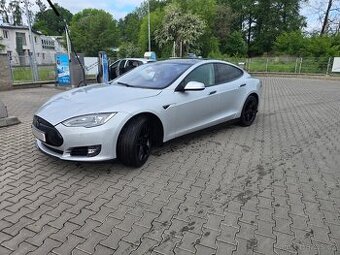 Tesla model s 85 Free Supercharger
