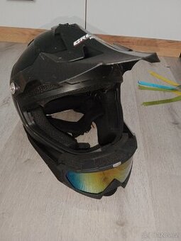 MTB Helma a brýle - 1