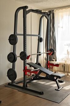 Posilovací klec - Half Rack s kotouči