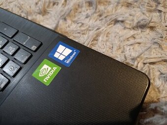 Asus Core i7 / SSD Intel / HDMI / Nvidia GT dve grafiky