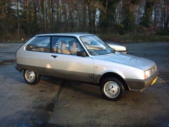 Čelní sklo na Citroen Axel / Olcit r.v. 81-88