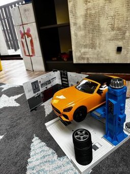 Auto se servisem - 1
