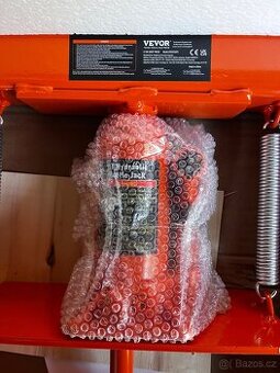 Nepoužitý hydraulický lis