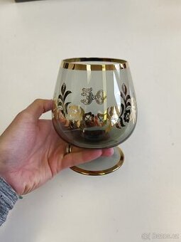 Sklenka na koňak „50“ kouřové sklo, zlaté zdobení na stopce