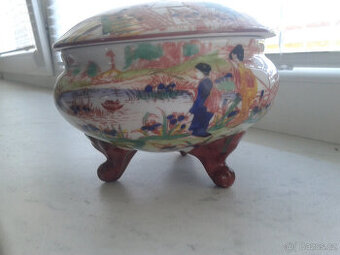 Větší malovaná cukřenka -doza s víkem japonský motiv