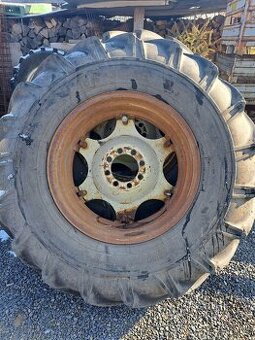 Zadní kola 18.4-30 zetor uřI