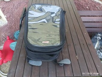 Tanvak Louis na motorku.