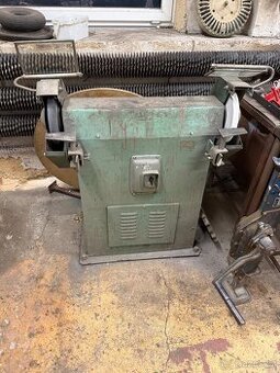 Průmyslová dvoukotoučová bruska ZSE Praha – litinová, 5,5 kW