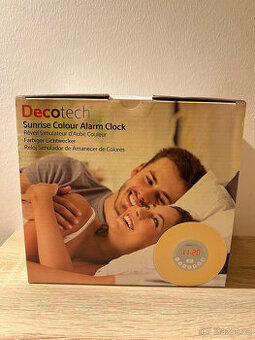 Budík Decotech se simulací východu slunce
