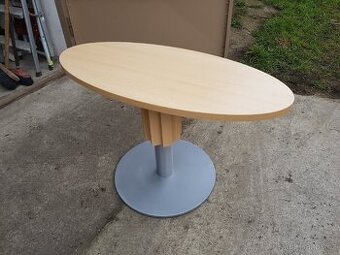 Malý konferenční stolek