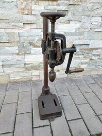 Stará ruční vrtačka