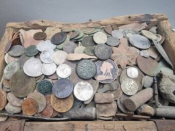 Staré mince a drobné artefakty