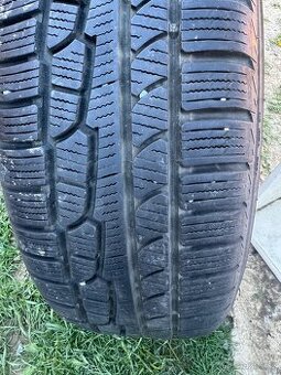Zimní pneu Nokian 235/65 R17
