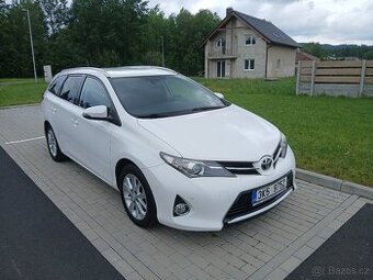 Toyota Auris  kombi 1.6VVT-i 97kW