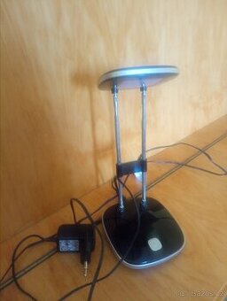 Stolní lampa s nastavovatelnou výškou