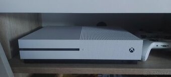 X-box one S + hry