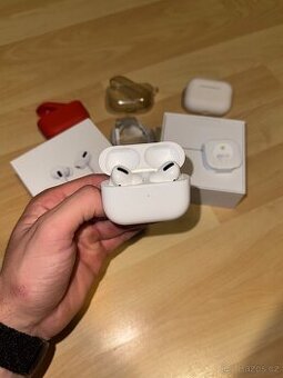 Apple AirPods Pro 1 bezdrátové nabíjení