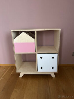 Dřevěný úložný dětský regál, komoda, knihovna