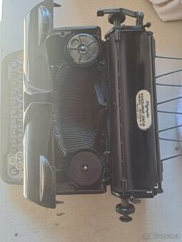 aci stroj starozitny