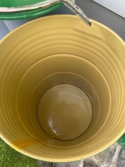 Plechové sudy 200l s víkem