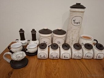 Keramické dózy a kořenky