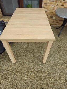 Prodám rozkládací jídelní stůl