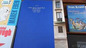 Knihy různé tituly.