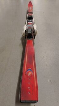 Pánské lyže Volkl Carver,185cm, vázání Marker, hůlky Fischer