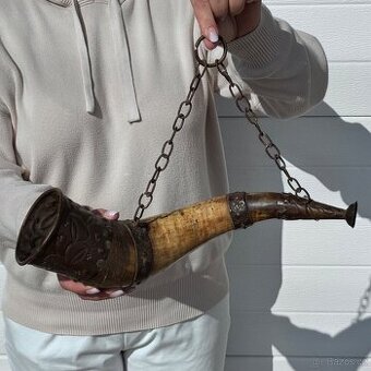 Starožitný zvířecí roh v mědi