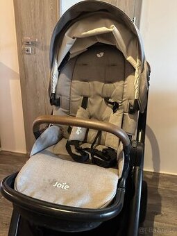 Sportovní kočárek Joie (včetně korbičky a matrace)