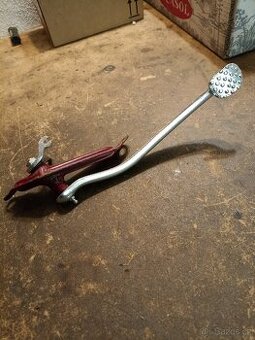 Páka zadní brzdy s maznicí