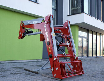 Čelní nakladač na traktor