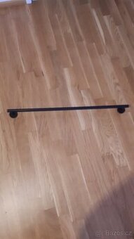Nová kovová tyč na ručníky černá 76cm - 1