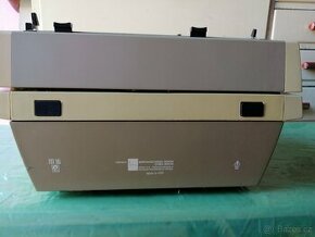 Prodám mechanicky psací stroj Konsul