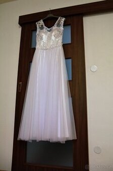 Svatební šaty se závojem