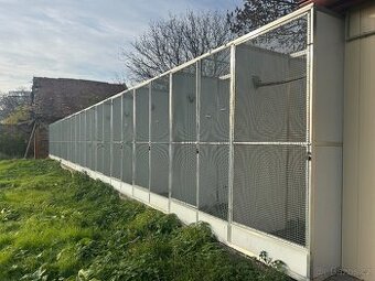 Voliéry pro exotické ptactvo - velké papoušky