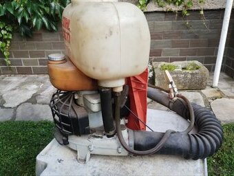 Zádový postřikovač