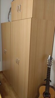 Šatní skříně 2 ks a 1 nástavec