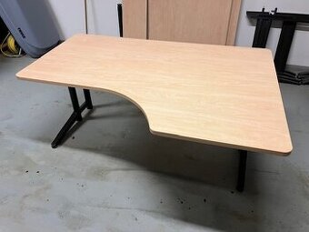 kancelářský stůl