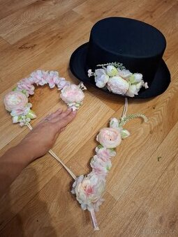 Svatební dekorace na auto - biloguzova pivonka