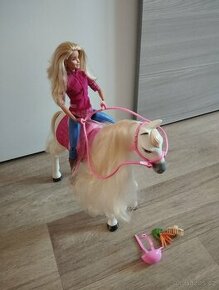 Chodící kůň s barbie  mattel
