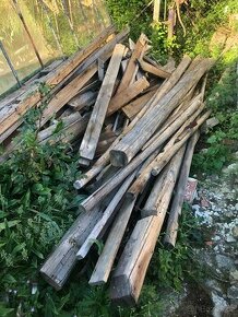 Staré dřevo k rozebrání