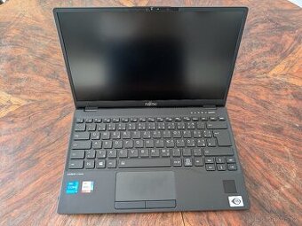 Celosvětově nejlehčí 13.3 notebook - 885 g.