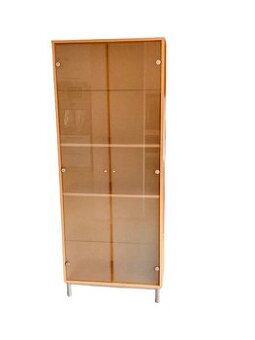 Prosklená vitrína / knihovna IKEA - v dekoru buku